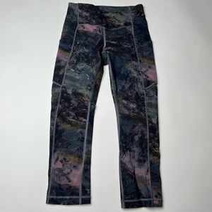 Lululemon Galaxy Leggings 3/4 Length Size 2